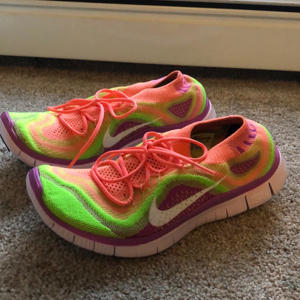 Women’s US 9. Nike Free Run.